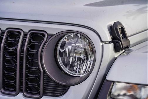 2024 Jeep Gladiator Sport S