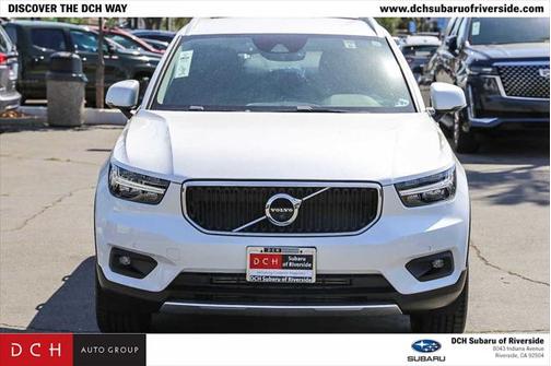 2022 Volvo XC40 T4 Momentum