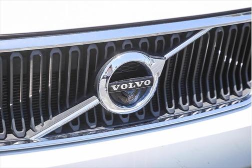 2022 Volvo XC40 T4 Momentum