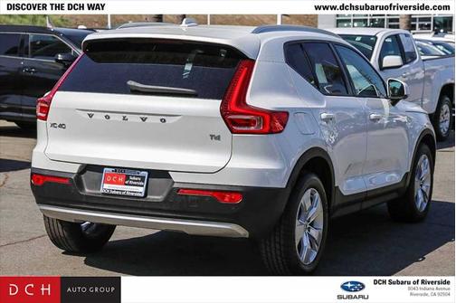 2022 Volvo XC40 T4 Momentum