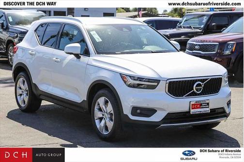 2022 Volvo XC40 T4 Momentum