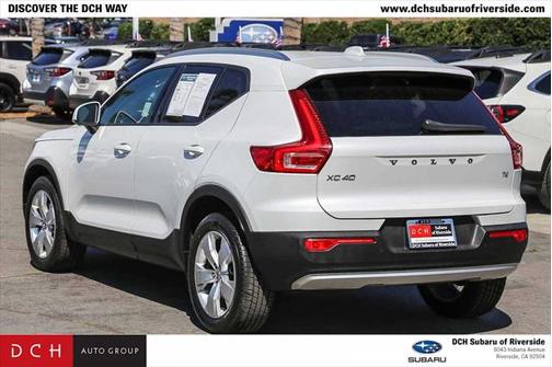 2022 Volvo XC40 T4 Momentum