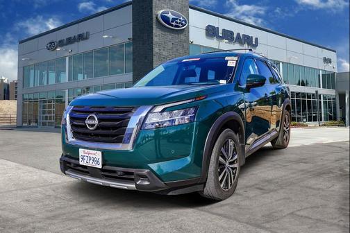 2023 Nissan Pathfinder Platinum FWD