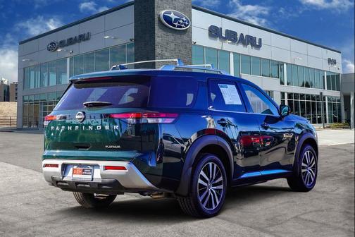 2023 Nissan Pathfinder Platinum FWD