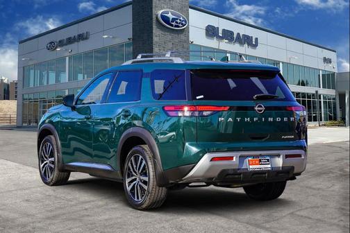 2023 Nissan Pathfinder Platinum FWD