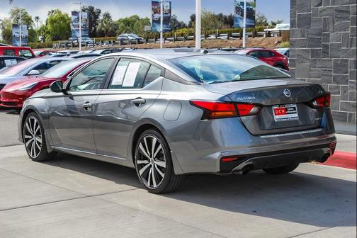 2021 Nissan Altima SR VC-Turbo FWD