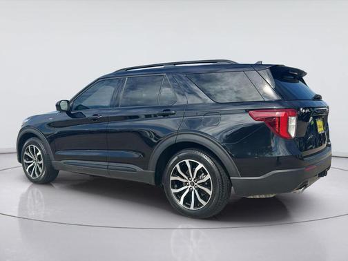 Agate Black 2024 Ford Explorer ST-Line