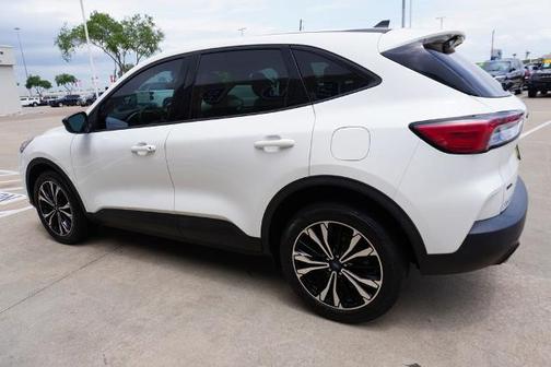 STAR WHITE METALLIC TRI-COA 2022 Ford Escape SEL