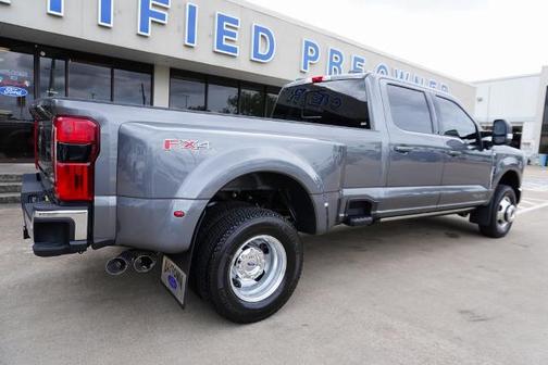 2025 Ford F-350 LARIAT SUPER DUTY