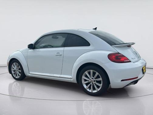 Pure White 2017 Volkswagen Beetle 1.8T SE