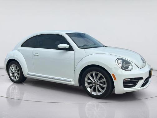 Pure White 2017 Volkswagen Beetle 1.8T SE