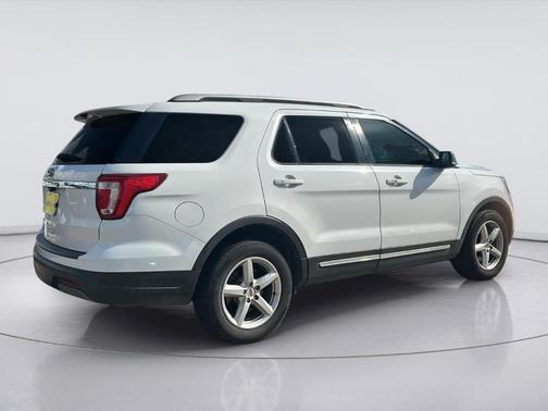 Oxford White 2019 Ford Explorer XLT