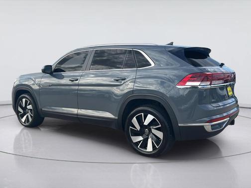 Pure Gray 2024 Volkswagen Atlas Cross Sport 2.0T SEL