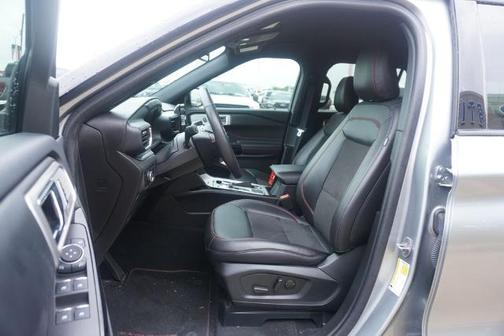 ICONIC SILVER METALLIC 2024 Ford Explorer ST-LINE