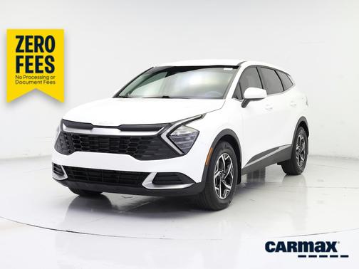 White 2025 Kia Sportage LX