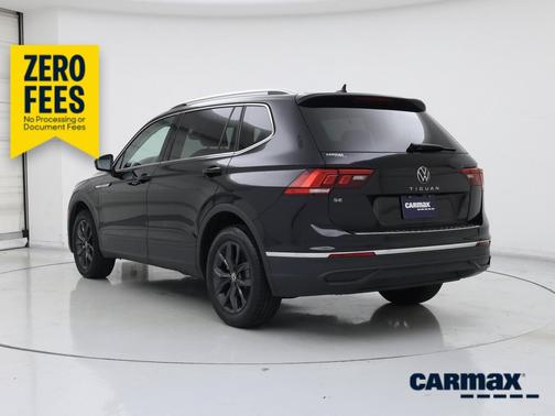 Black 2024 Volkswagen Tiguan SE