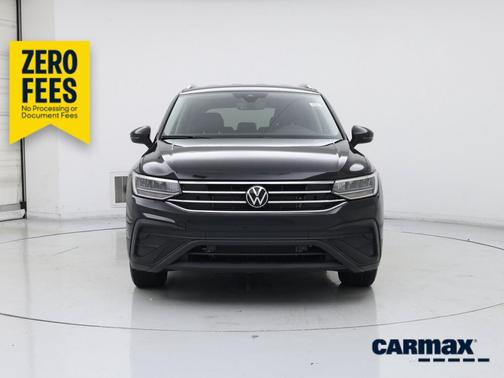 Black 2024 Volkswagen Tiguan SE