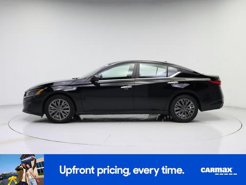 Black 2025 Nissan Altima SV