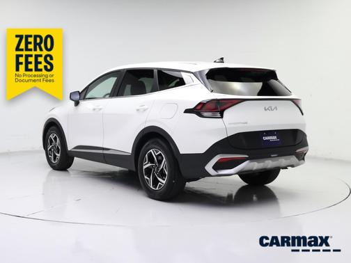 White 2025 Kia Sportage LX