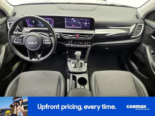 Gray 2025 Kia Seltos S