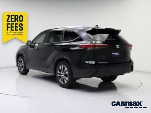 Black 2023 Toyota Highlander XLE