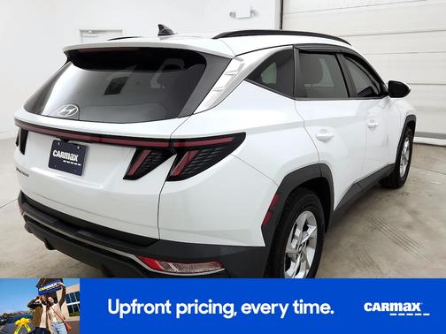 White 2022 Hyundai TUCSON SEL