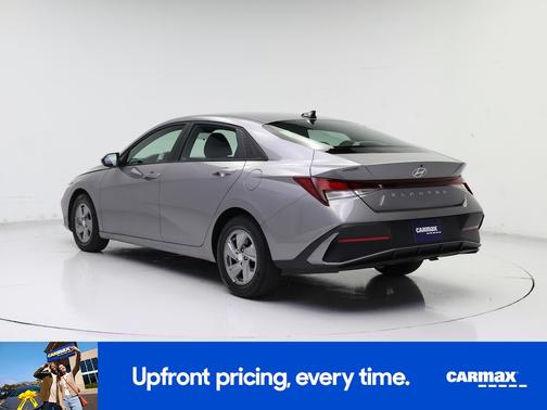 Gray 2025 Hyundai ELANTRA SE