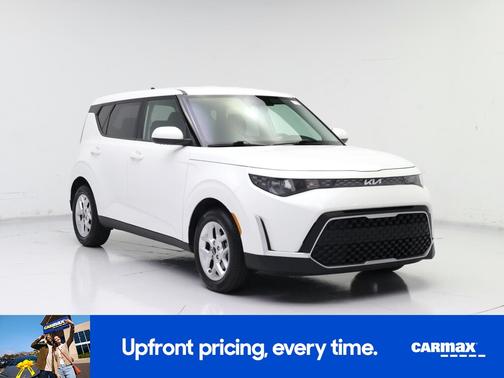 White 2025 Kia Soul LX