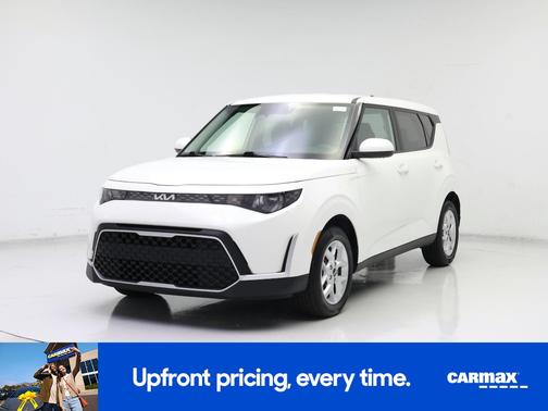 White 2025 Kia Soul LX