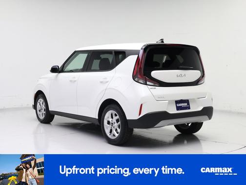 White 2025 Kia Soul LX