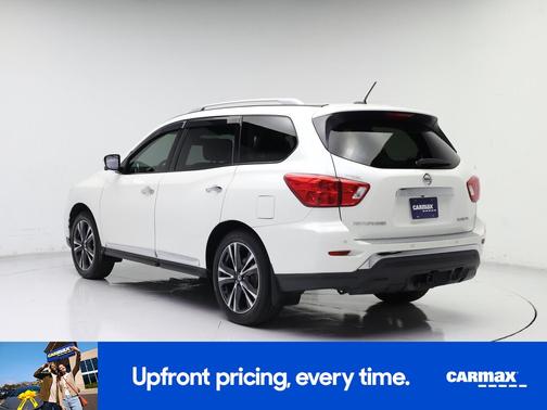 White 2017 Nissan Pathfinder Platinum