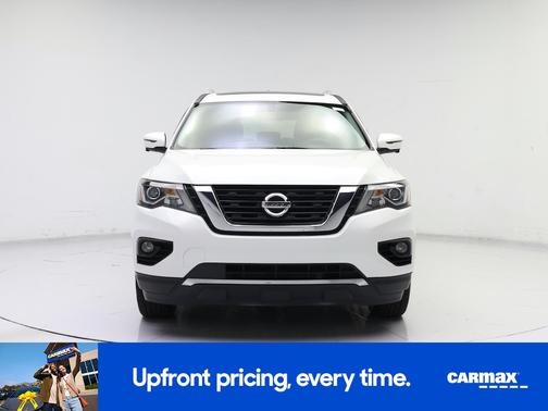 White 2017 Nissan Pathfinder Platinum