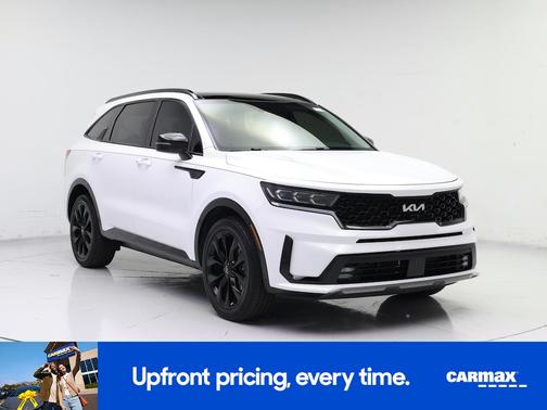 White 2022 Kia Sorento SX