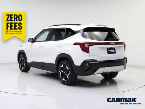 White 2025 Kia Seltos S