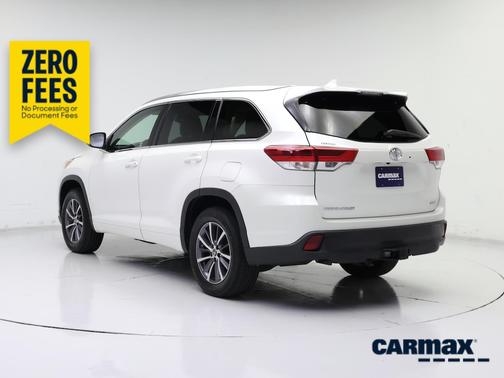 White 2018 Toyota Highlander XLE