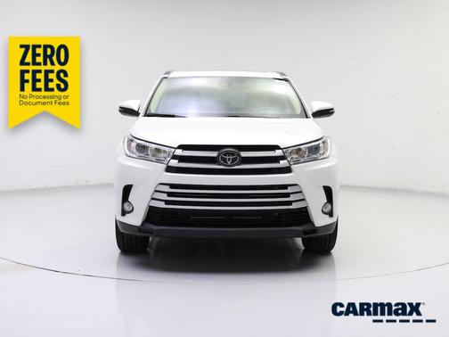 White 2018 Toyota Highlander XLE