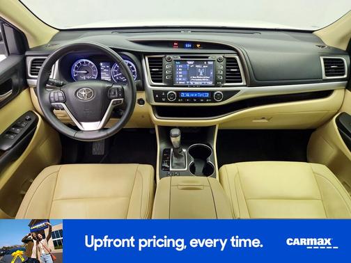 White 2018 Toyota Highlander XLE