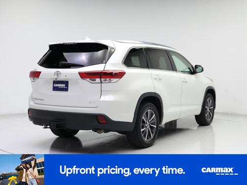 White 2018 Toyota Highlander XLE