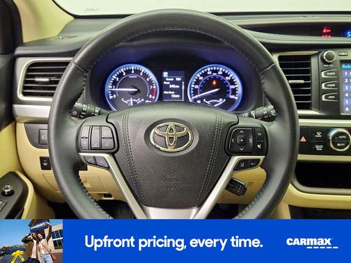 White 2018 Toyota Highlander XLE