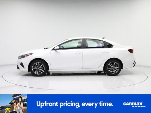 White 2023 Kia Forte LXS