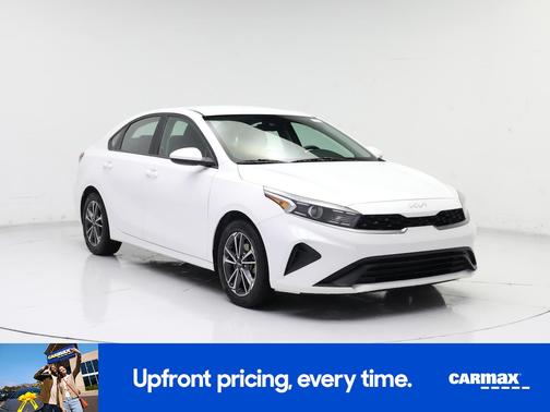 White 2023 Kia Forte LXS