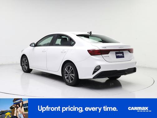 White 2023 Kia Forte LXS