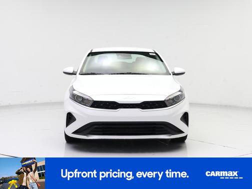 White 2023 Kia Forte LXS