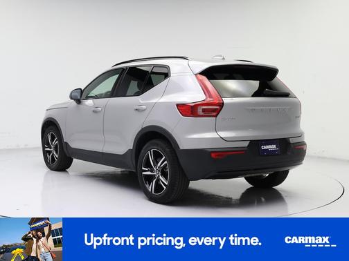 2024 Volvo XC40 B5 Core Dark Theme