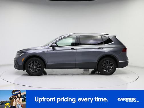 Gray 2024 Volkswagen Tiguan SE