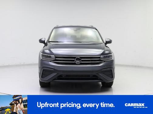 Gray 2024 Volkswagen Tiguan SE