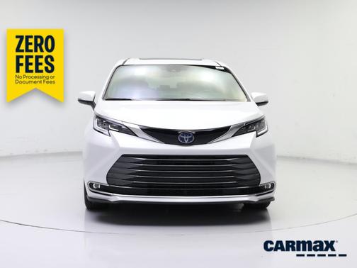 White 2024 Toyota Sienna Limited