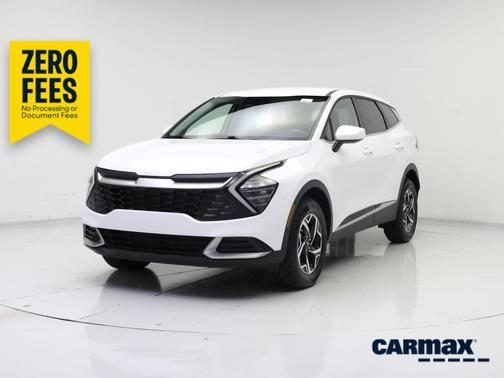 White 2025 Kia Sportage LX