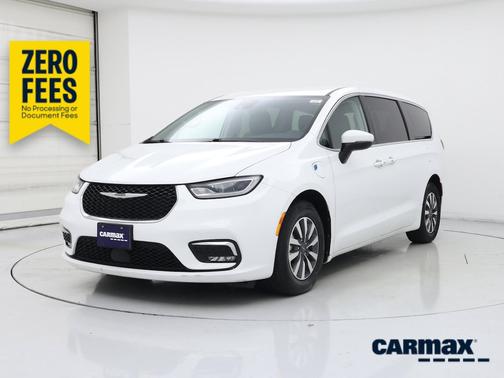 White 2023 Chrysler Pacifica Hybrid Touring L