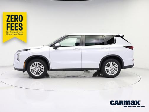White 2023 Mitsubishi Outlander ES